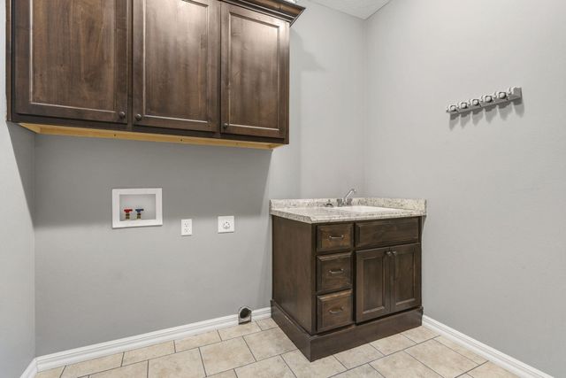 831 N Grapevine Road, Springfield, MO 65802