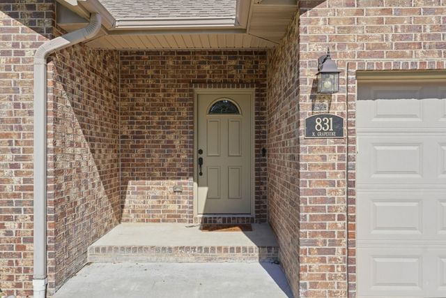 831 N Grapevine Road, Springfield, MO 65802