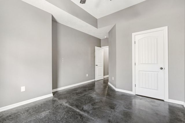 831 N Grapevine Road, Springfield, MO 65802
