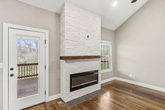 831 N Grapevine Road, Springfield, MO 65802