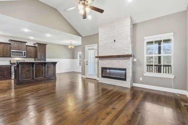 831 N Grapevine Road, Springfield, MO 65802