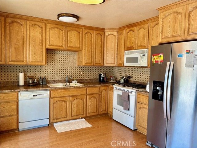 14195 Whispering Sands Drive, Victorville, CA 92392