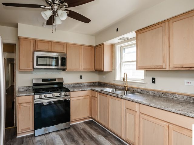 3719 W 81st Place, Chicago, IL 60652