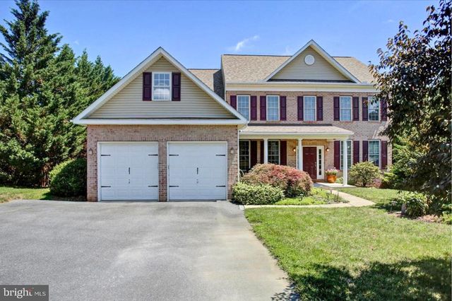 7946 GOLF VISTA DR, Greencastle, PA 17225