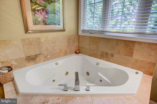 7946 GOLF VISTA DR, Greencastle, PA 17225