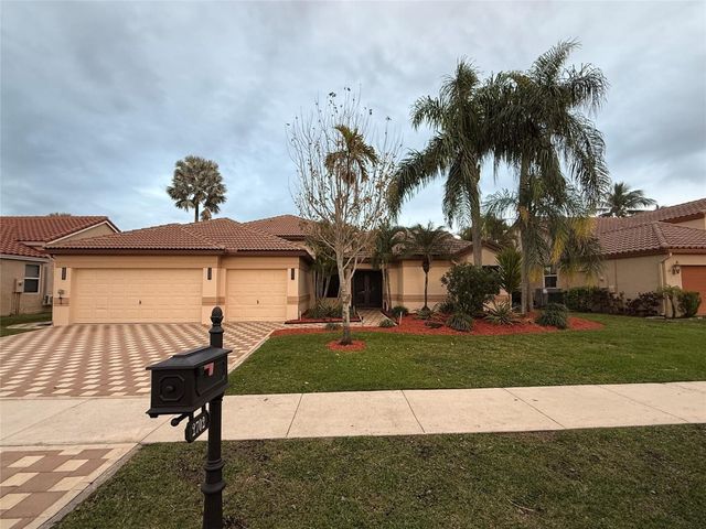 2702 E Orchard Circle, Davie, FL 33328