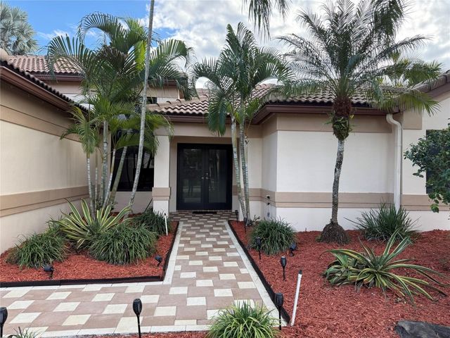2702 E Orchard Circle, Davie, FL 33328
