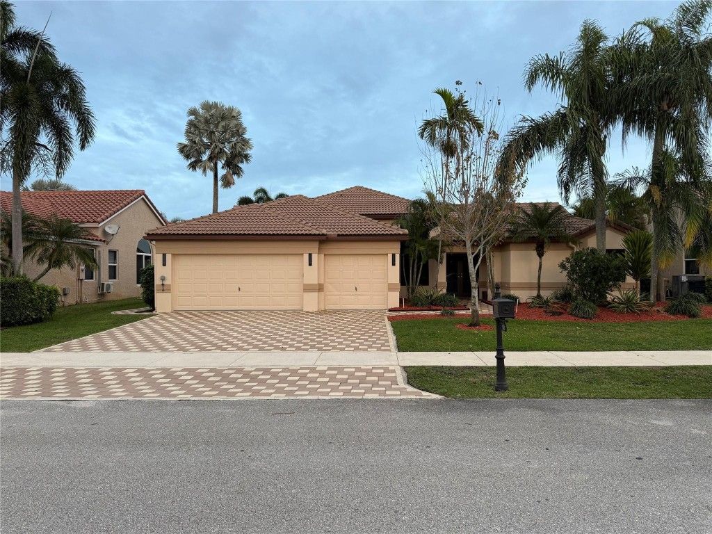 2702 E Orchard Circle, Davie, FL 33328