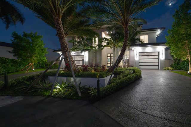 2880 NE 9th Street, Pompano Beach, FL 33062