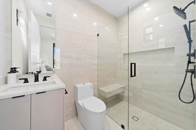 2880 NE 9th Street, Pompano Beach, FL 33062