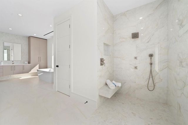 2880 NE 9th Street, Pompano Beach, FL 33062