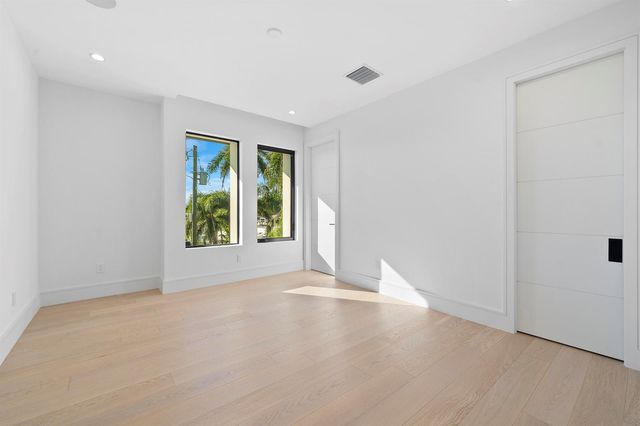 2880 NE 9th Street, Pompano Beach, FL 33062
