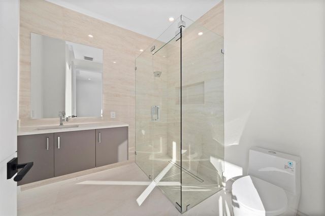 2880 NE 9th Street, Pompano Beach, FL 33062
