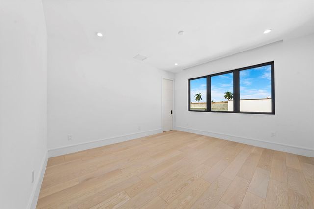 2880 NE 9th Street, Pompano Beach, FL 33062