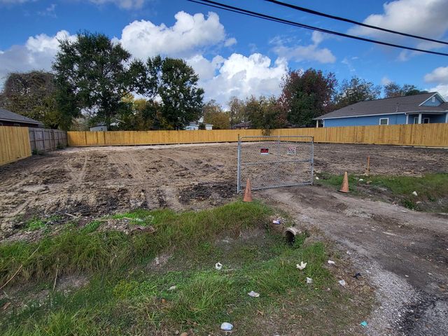 4641 Phlox Street, Houston, TX 77051