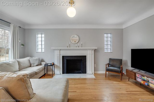 20631 Lochmoor Street, Harper Woods, MI 48225