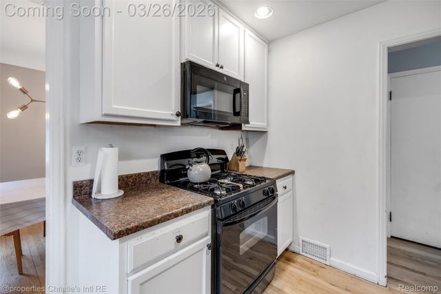 20631 Lochmoor Street, Harper Woods, MI 48225