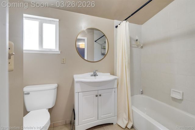 20631 Lochmoor Street, Harper Woods, MI 48225