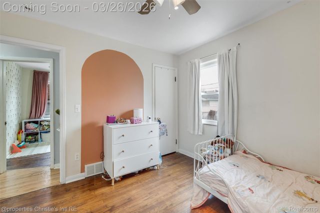 20631 Lochmoor Street, Harper Woods, MI 48225