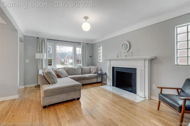 20631 Lochmoor Street, Harper Woods, MI 48225