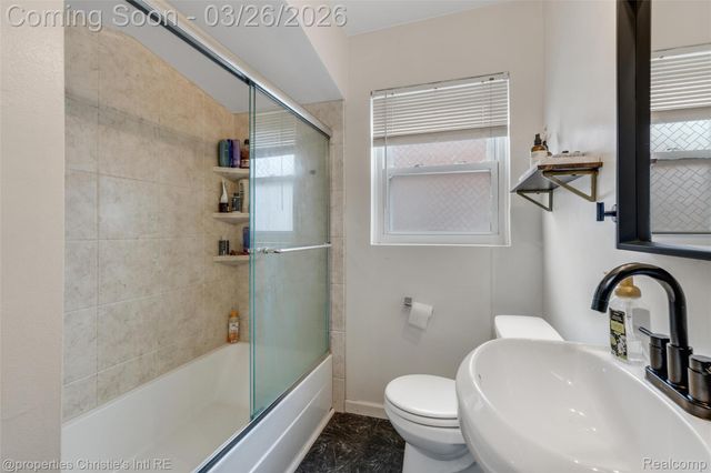 20631 Lochmoor Street, Harper Woods, MI 48225