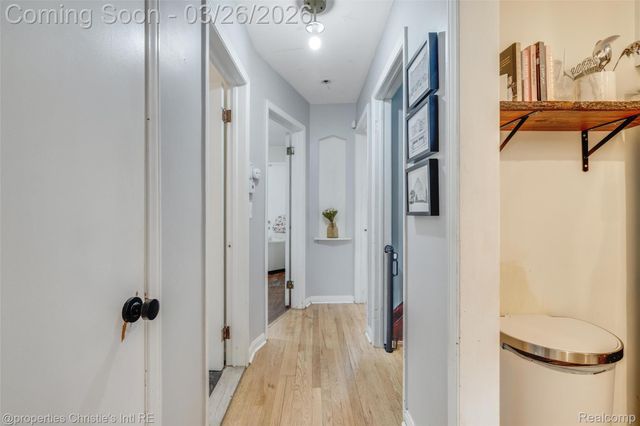 20631 Lochmoor Street, Harper Woods, MI 48225