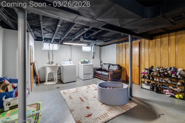 20631 Lochmoor Street, Harper Woods, MI 48225