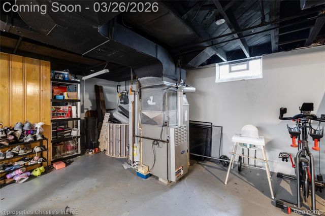 20631 Lochmoor Street, Harper Woods, MI 48225