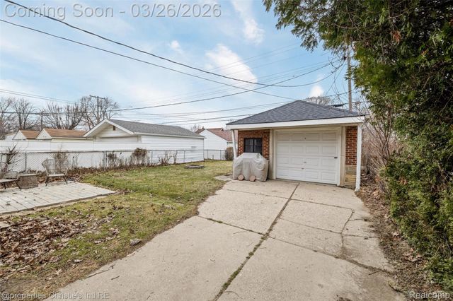 20631 Lochmoor Street, Harper Woods, MI 48225