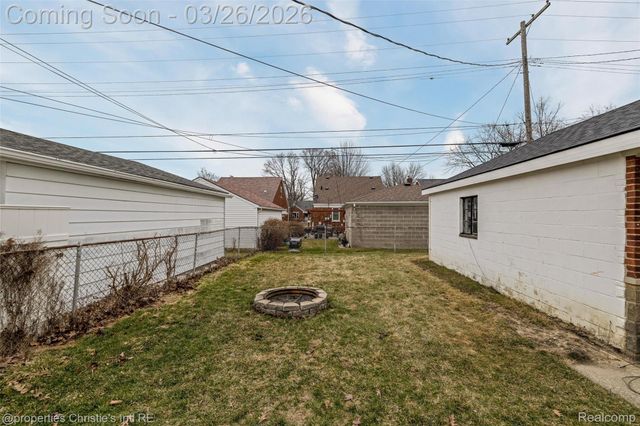 20631 Lochmoor Street, Harper Woods, MI 48225