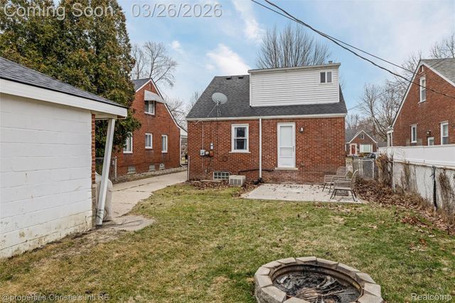 20631 Lochmoor Street, Harper Woods, MI 48225