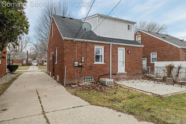 20631 Lochmoor Street, Harper Woods, MI 48225