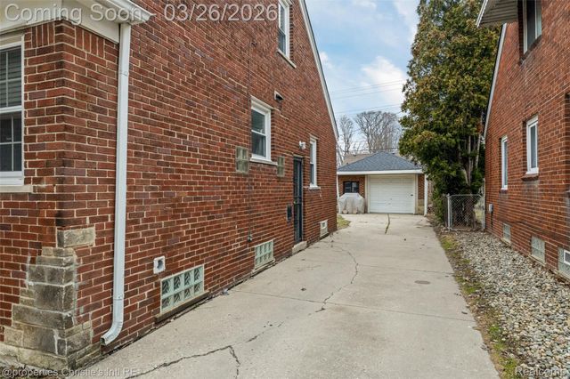 20631 Lochmoor Street, Harper Woods, MI 48225