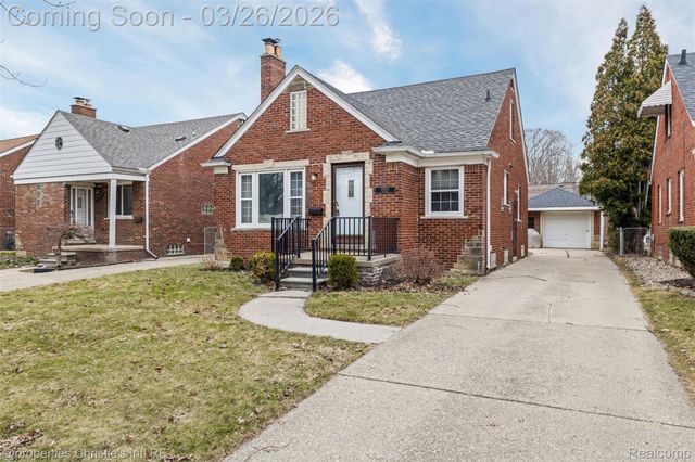 20631 Lochmoor Street, Harper Woods, MI 48225