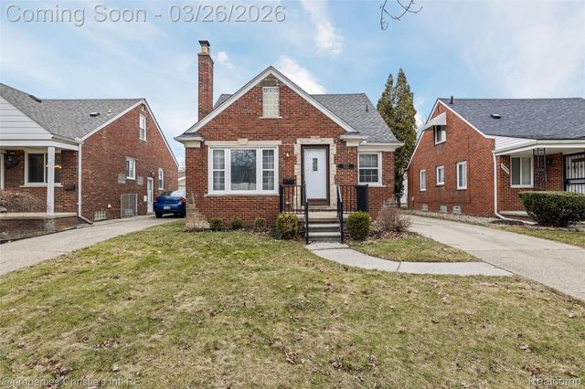 20631 Lochmoor Street, Harper Woods, MI 48225