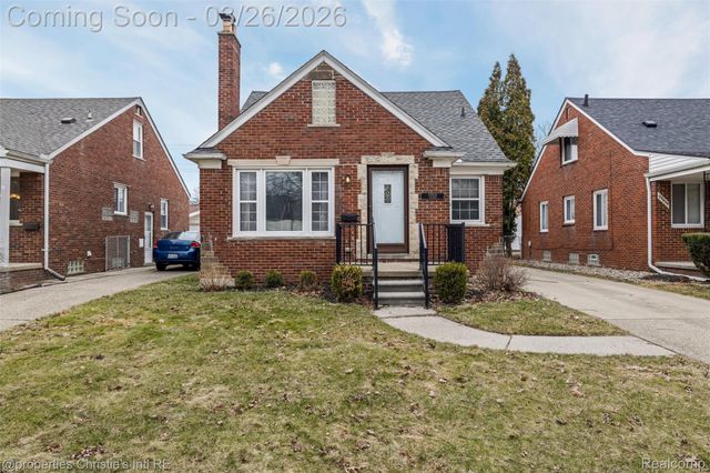 20631 Lochmoor Street, Harper Woods, MI 48225