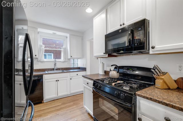 20631 Lochmoor Street, Harper Woods, MI 48225