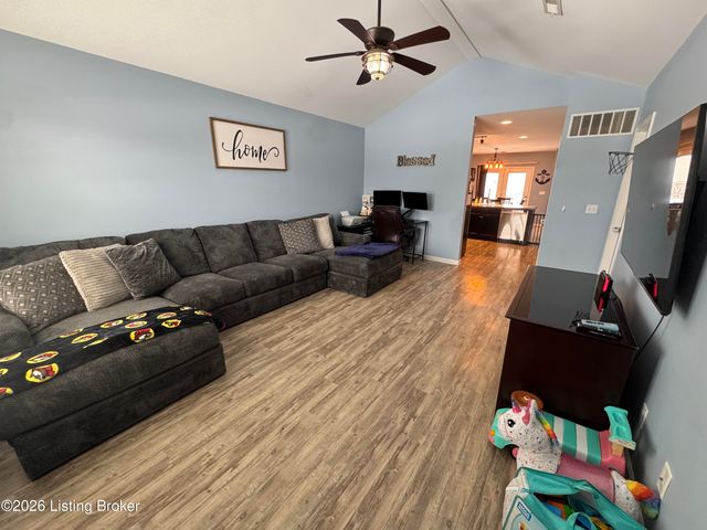 940 Thoroughbred Rd, Shelbyville, KY 40065