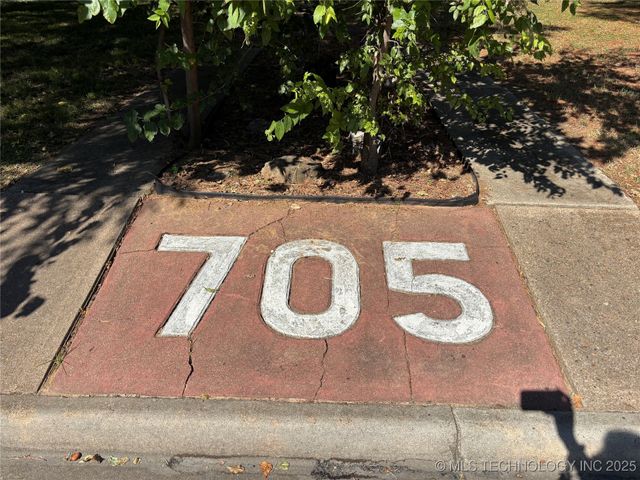 705 10th Avenue NW, Ardmore, OK 73401