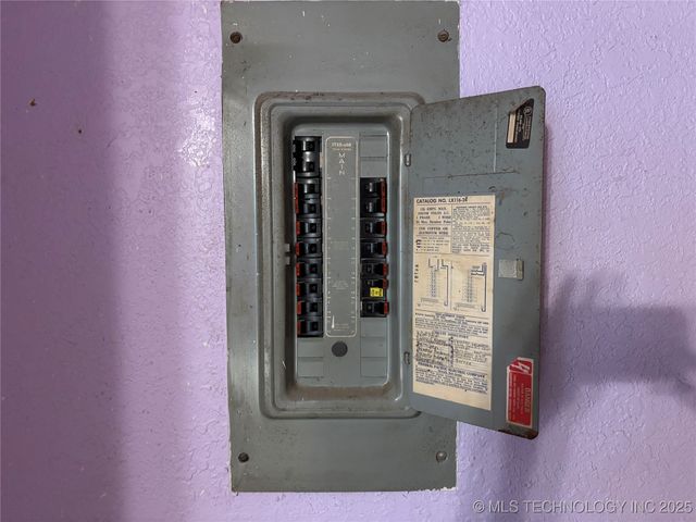 705 10th Avenue NW, Ardmore, OK 73401