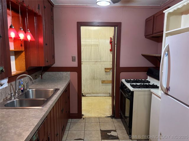 705 10th Avenue NW, Ardmore, OK 73401