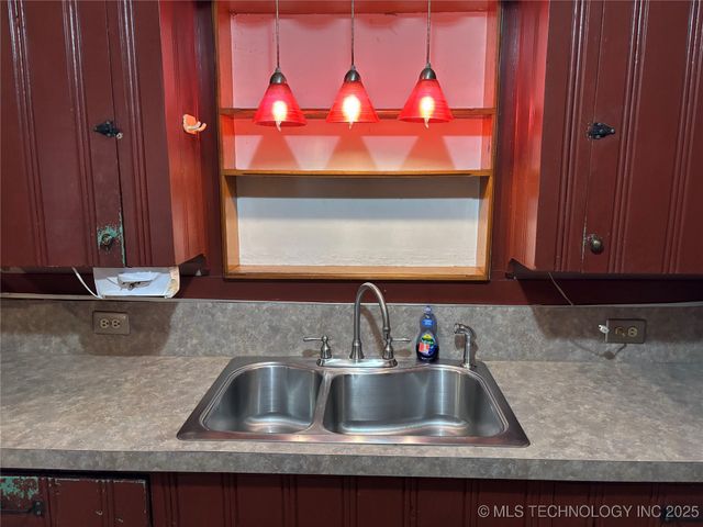 705 10th Avenue NW, Ardmore, OK 73401