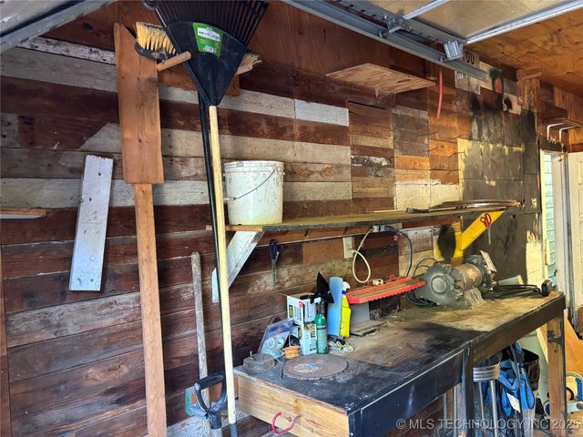 705 10th Avenue NW, Ardmore, OK 73401