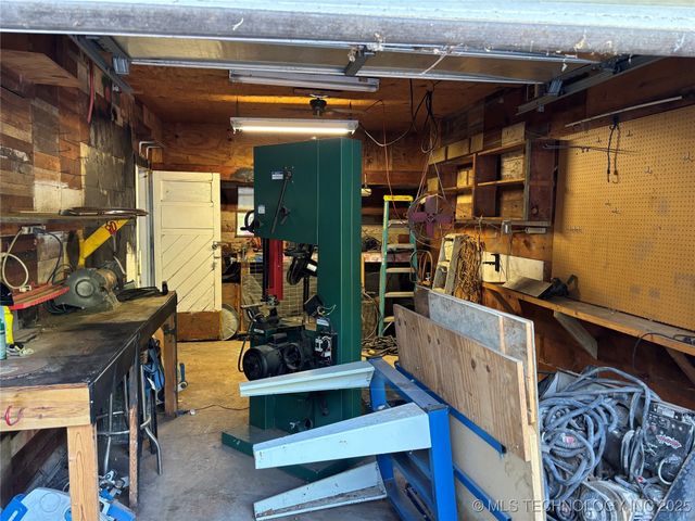 705 10th Avenue NW, Ardmore, OK 73401