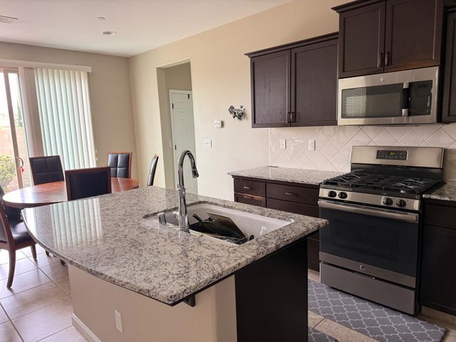 6153 W Marble Hill Drive, Fresno, CA 93722