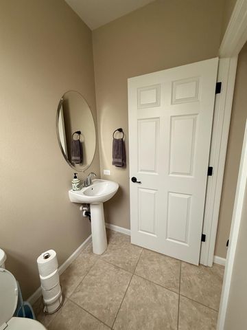 6153 W Marble Hill Drive, Fresno, CA 93722