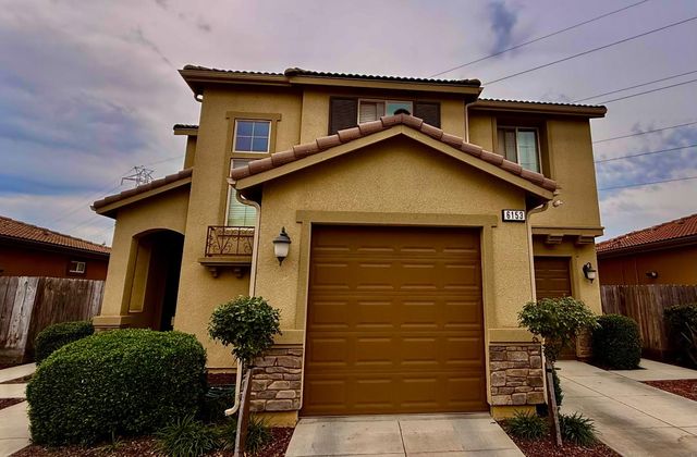 6153 W Marble Hill Drive, Fresno, CA 93722