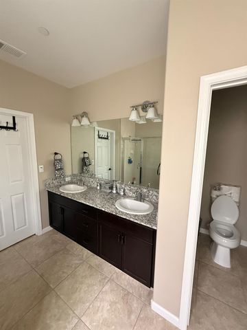 6153 W Marble Hill Drive, Fresno, CA 93722