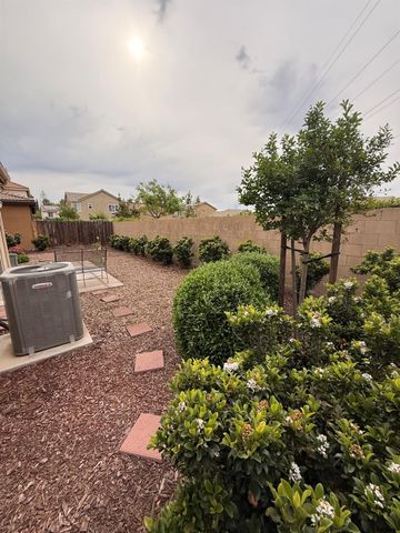 6153 W Marble Hill Drive, Fresno, CA 93722