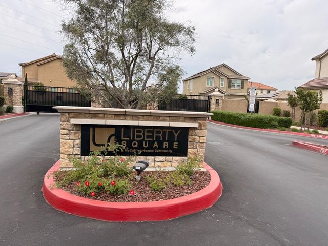 6153 W Marble Hill Drive, Fresno, CA 93722